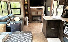 Private Hill Country Glamping Rv